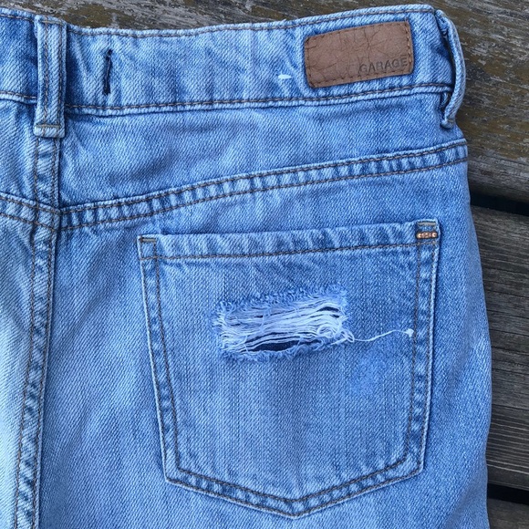 Garage Distressed Girlfriend Short - Picture 4 of 7